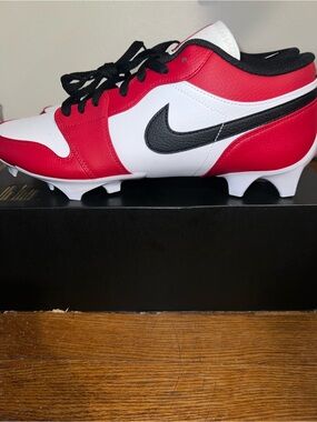 Air Jordan 1 Low Chicago Red Football Cleats, BNIB No Lid FJ6245-106